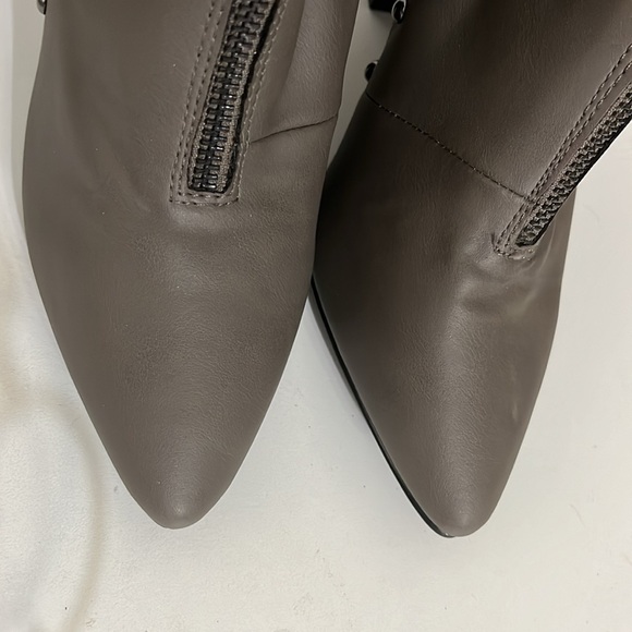 Mark Gray Studded Sling Booties Women’s Size 8 Retro Peek Of Snakeskin Edgy - Picture 8 of 14